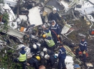 Спасатели на месте падения самолета с бразильскими футболистами около Медельины, Колумбия, 29 ноября 2016