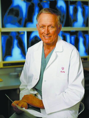 Американський кардіохірург Дентон Кулі перший провів успішну пересадку серця