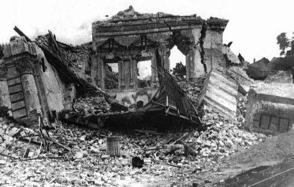 Руины Михайловского золтоверхого монастыря после подрыва 14 августа 1937 года