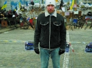 Валентин Вигівський стоїть на вулиці Інститутській у столиці під час Майдану. З перших днів брав участь у протестах