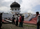 Наслідки землетрусу в Індонезії. Осіла мечеть в Мевреду, 7 грудня 2016
