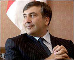 Саакашвили побеждает в первом туре на выборах президента Грузии