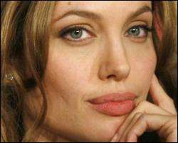 Брэд Питт и Анджелина Джоли усыновляют еще одного ребенка
