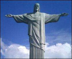 В статую Христа в Рио-де-Жанейро ударила молния