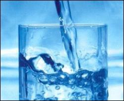 Ученые развенчали миф о пользе большого количества воды