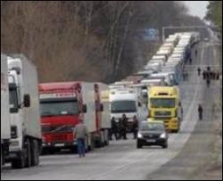 На польско - украинской границе снова километровые очереди