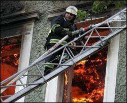 Пожарники боролись с мощным пожаром в центре Киева