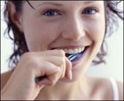 Когда чистить зубы полезнее