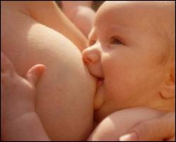 Материнське молоко краще захищає дівчат, ніж хлопчиків 