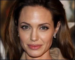 Анджелина Джоли  в больнице в ожидании родов
