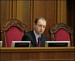 Яценюк погодився винести на голосування резолюцію про недовіру Тимошенко