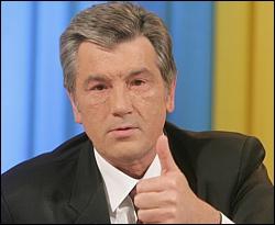 Ющенко пригостив сиріт медом зі своєї пасіки 