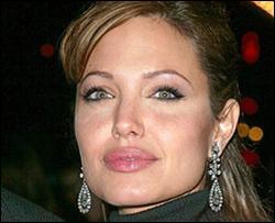 Відома точна дата пологів Анджеліни Джолі