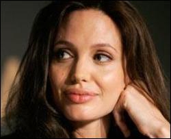 Анджеліна Джолі народила двійню