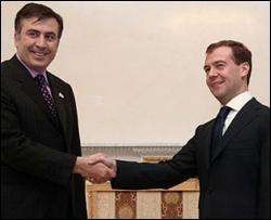 Саакашвили предложил Медведеву прекратить огонь
