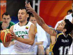 Литовские баскетболисты побеждают олимпийских чемпионов