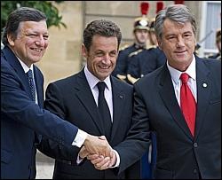 Ющенко прилетел в Париж на саммит Украина- ЕС