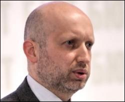 Турчинов доручив  доставити тіла загиблих в катастрофі Boeing-737 в Україну