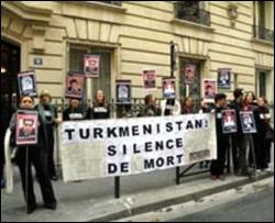 &amp;quot;Репортери без кордонів&amp;quot; окупували туркменське посольство в Парижі
