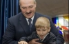Лукашенко показав сину своє голосування (ФОТО)