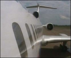 Літак з Ющенком зробив аварійну посадку