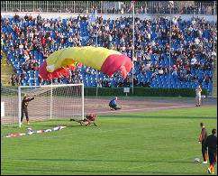 Трагедия! На матче Украина - Франция погиб парашютист