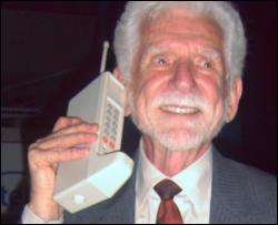 Мобильному телефону исполнилось 25 лет