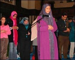 Уперше в історії жінка-мусульманка виступила з проповіддю перед чоловіками