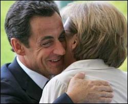 Меркель не подобаються обійми Саркозі