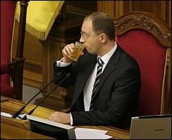 Яценюк повідомив чотири позитивні новини і оголосив порядок денний