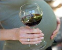 Употребление алкоголя у малых количествах не вредит беременным