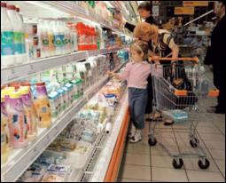 Полиці супермаркетів порожніють без продуктів