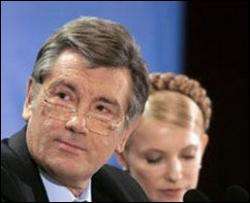 Ющенко поздравил Тимошенко с днем рождения... вместе с Патоном и Стрижаком
