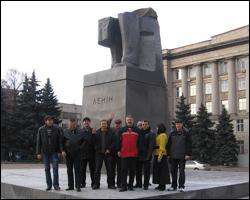Пам&quot;ятник Леніну розібрали на сувеніри