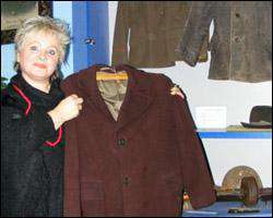 Родичка Сидора Ковпака подарувала музею його пальто
