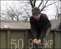 Віктор Зінченко зберігає врожай у цистерні