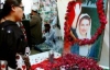 Тысячи людей собрались на могиле Беназир Бхутто