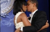 Обама откровенно целовался с женой на баллу (ФОТО)