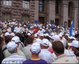 Скільки українців готові вийти на акції протесту - опитування