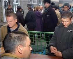 Заключенные требуют выдачи им порно для снятия стресса