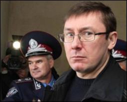 Луценко говорит, что не допустит переворота