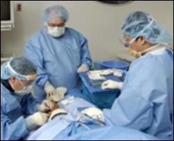 Хирурги оставили в животе пациентки салфетку