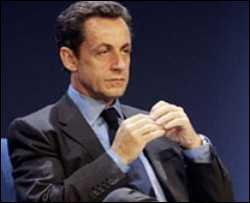 Саркози забросил караоке и начал собирать марки