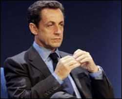 Саркозі закинув караоке і почав збирати марки