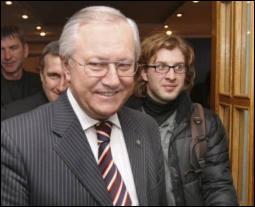 Коалиция просит Ющенко внести Тарасюка