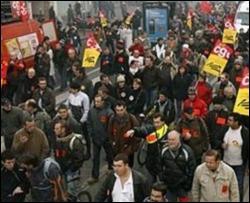 Французские профсоюзы начали общенациональную забастовку
