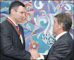 Ющенко поздравил Кличко с победой