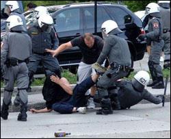 Сербські фани побилися з поліцією під час матчу з Румунією