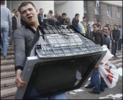 Молдавские вандалы украли парламентскую зарплату