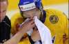 Хоккеист сборной Латвии сломал челюсть шведскому защитнику (ВИДЕО)